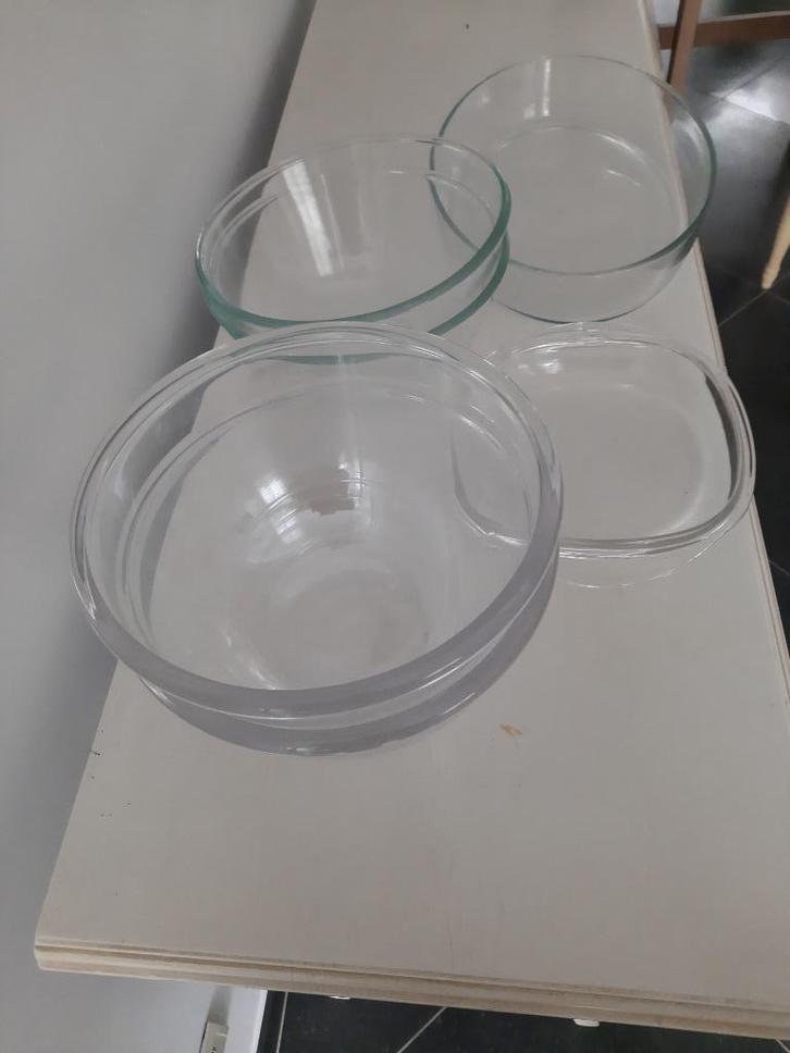 4 Glazen kommen, Huis en Inrichting, Keuken | Servies, Gebruikt, Kom(men), Effen, Glas, Ophalen