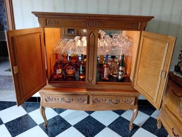 Bar kast beschikbaar voor biedingen