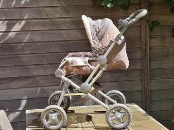 Poppenwagen beschikbaar voor biedingen