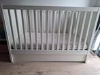 Babybed met toebehoren, Kinderen en Baby's, Kinderkamer | Bedden, Ophalen, Gebruikt, Minder dan 140 cm, Matras