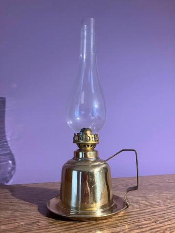 Olielamp beschikbaar voor biedingen