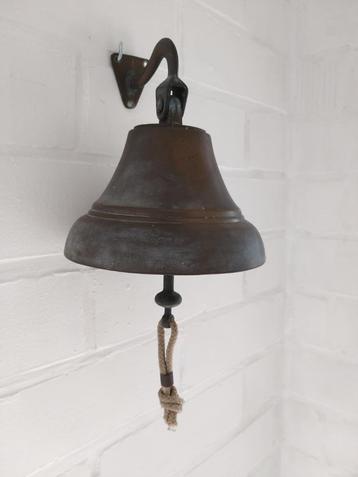 bronzen scheepsbel beschikbaar voor biedingen
