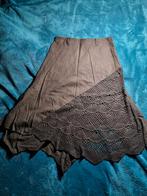 Zwarte linnen asymmetrische rok met gehaakt stuk Medium, Kleding | Dames, Ophalen of Verzenden, Gedragen, Zwart