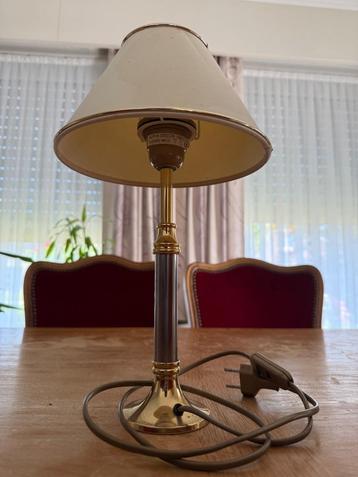 Vintage Table Lamp – Gold & Cream – Elegant Design beschikbaar voor biedingen