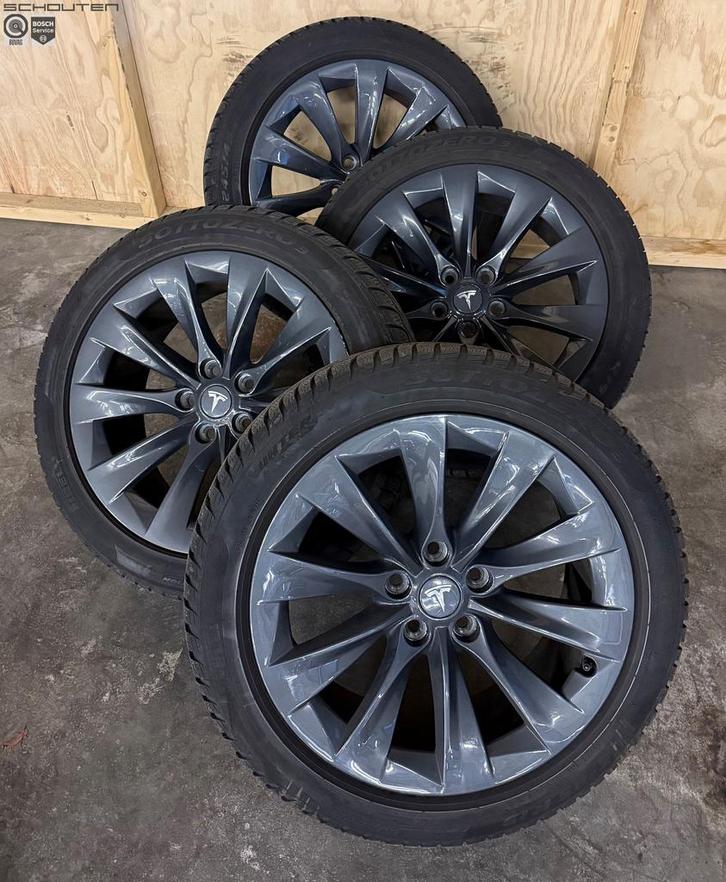 Orginele 19" Tesla Model S Winterbanden, Auto-onderdelen, Banden en Velgen, Banden en Velgen, Personenwagen, Gebruikt, Ophalen of Verzenden