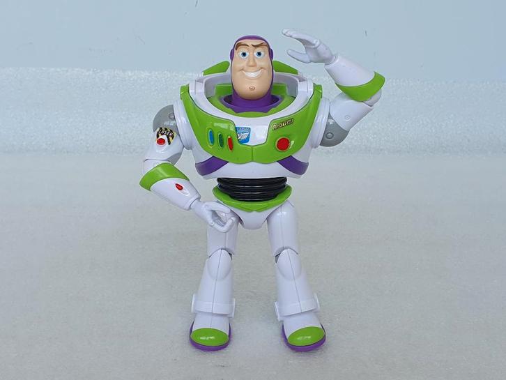 Toy Story: Buzz Lightyear ca. 18 cm (Disney, 2018) (2), Verzamelen, Disney, Gebruikt, Beeldje of Figuurtje, Overige figuren, Ophalen of Verzenden