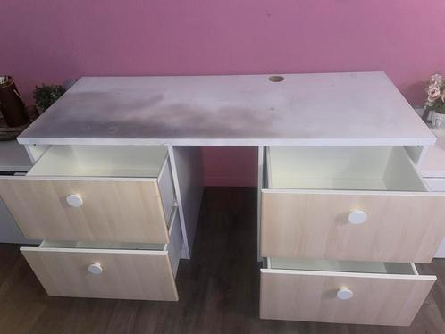 Wit bureau, Huis en Inrichting, Bureaus, Zo goed als nieuw, Bureau, Ophalen