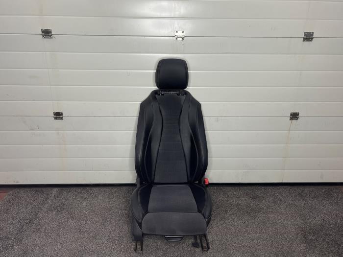 Stoel rechts van een Mercedes E-Klasse, Auto-onderdelen, Interieur en Bekleding, Mercedes-Benz, Gebruikt, 3 maanden garantie
