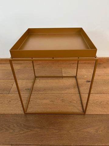HAY TRAY TAFEL  M L40 X W40 / ALS NIEUW, Enlèvement, Comme neuf