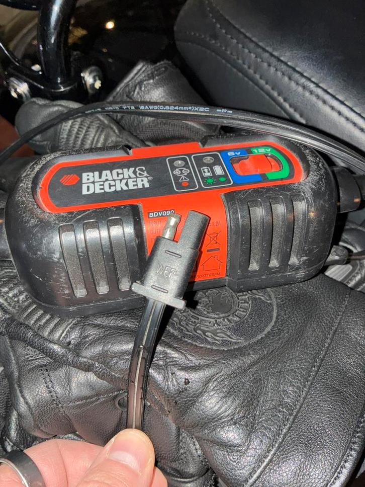 Chargeur de batterie BLACK+DECKER BM3B – 6V/12V – Auto, Motoren, Onderdelen | Harley-Davidson, Gebruikt, Ophalen of Verzenden
