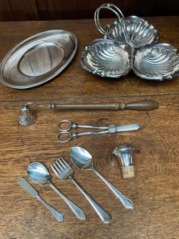 Zilver en verzilverde gebruiksvoorwerpen beschikbaar voor biedingen