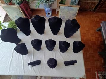 lot van 13 juwelendisplays beschikbaar voor biedingen
