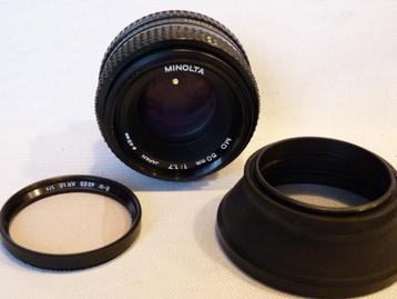 Minolta MD 1.7/50mm, filterlens, zonnekap, prime lens beschikbaar voor biedingen