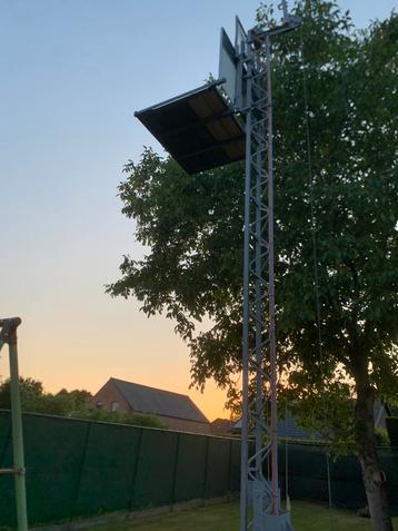 Bouw lift te koop 380 volt mast hoogte 7 m en een half beschikbaar voor biedingen