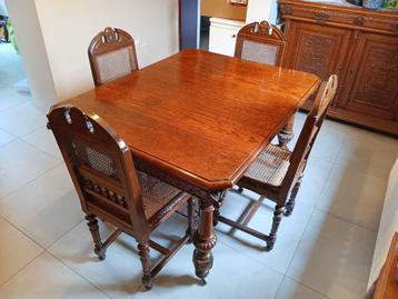Tafel + 4 stoelen beschikbaar voor biedingen