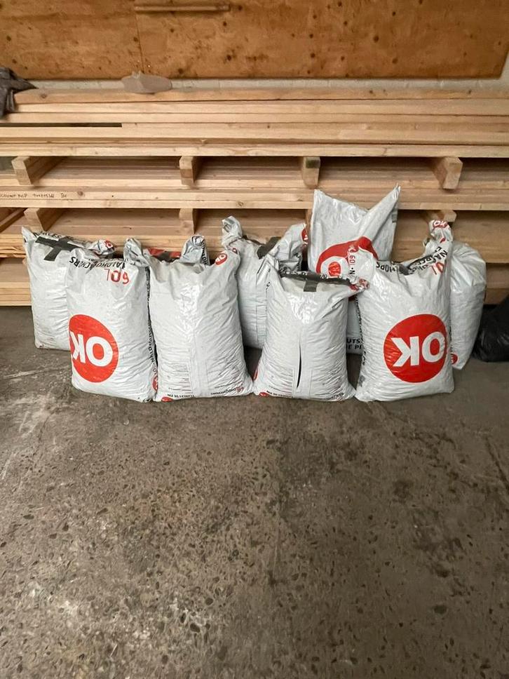 Dennenschors in zakken, Tuin en Terras, Overige Tuin en Terras, Zo goed als nieuw, Ophalen