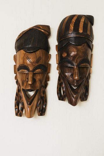 Set van 2 Afrikaanse houten maskers beschikbaar voor biedingen