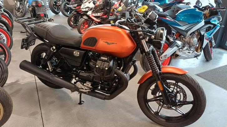 Moto Guzzi  V7 Stone, Motos, Motos | Moto Guzzi, Entreprise, Tourisme, plus de 35 kW, 2 cylindres, Permis Moto A1 minimum, ABS