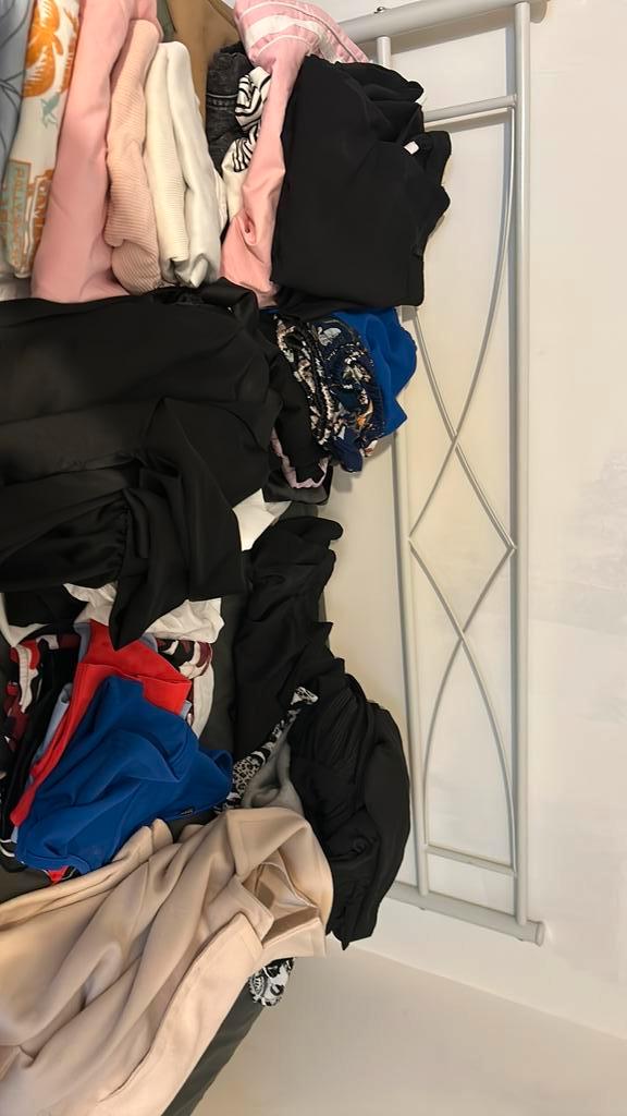 Lot de vêtements +_ 45, Vêtements | Femmes, Packs de vêtements pour femmes, Porté, Enlèvement