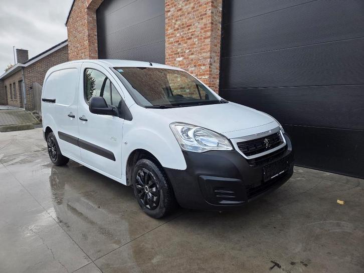 81 500 KM / GARANTIE / BTW AFTREKBAAR, Auto's, Citroën, Bedrijf, Te koop, Berlingo, ABS, Airbags, Airconditioning, Bluetooth, Centrale vergrendeling