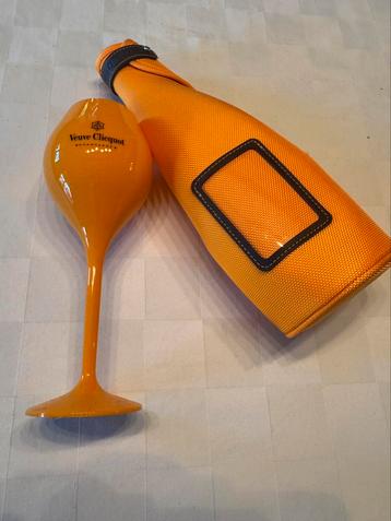Veuve Clicquot flessenkoeler en glas beschikbaar voor biedingen