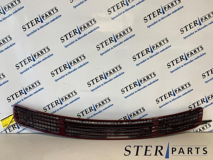Grille d'aération capot centre d'un Mercedes C-Klasse (567), Autos : Pièces & Accessoires, Carrosserie & Tôlerie, Mercedes-Benz