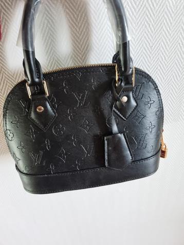 Louis Vuitton Alma Bb zwarte tas, Handtassen en Accessoires, Ophalen, Nieuw, Zwart