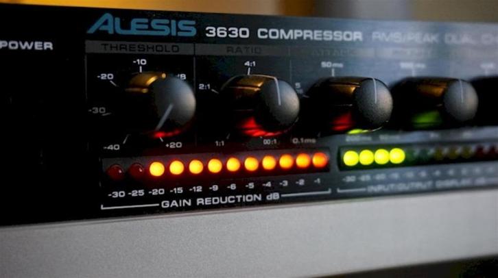 Alesis 3630 compressor/limiter, Audio, Tv en Foto, Professionele apparaten, Zo goed als nieuw, Audio, Ophalen of Verzenden