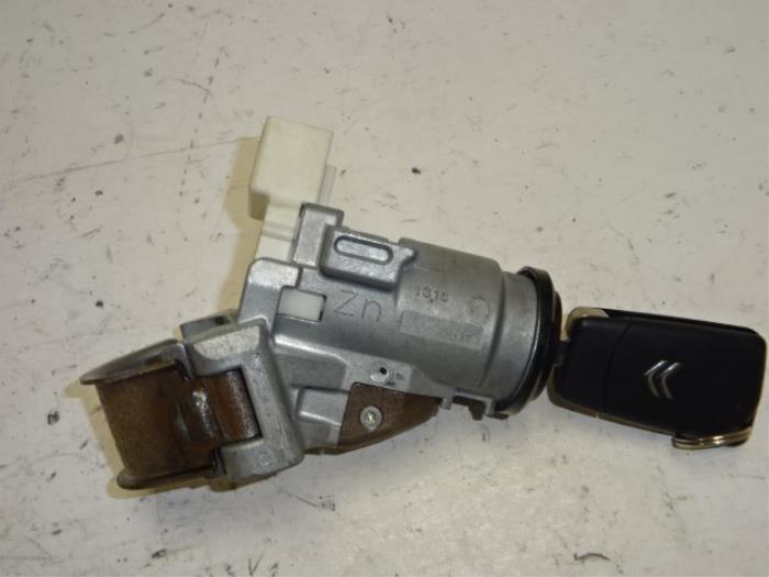 Serrure de contact + clé d'un Citroen C1, Autos : Pièces & Accessoires, Autres pièces automobiles, Citroën, Utilisé, 3 mois de garantie