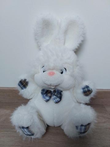 Knuffel konijn beschikbaar voor biedingen