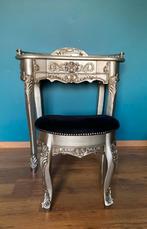 Coiffeuse et tabouret en argent, Enlèvement