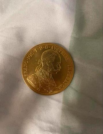 Gouden munt beschikbaar voor biedingen