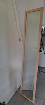 Staande spiegel met houten omlijsting., Huis en Inrichting, Woonaccessoires | Spiegels, Zo goed als nieuw, Ophalen