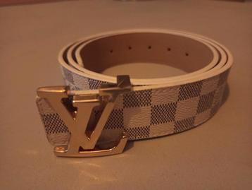 nieuwe riem! bieden beschikbaar voor biedingen