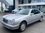 Mercedes Benz E200 essence, Autos, Mercedes-Benz, Argent ou Gris, Achat, 4 portes, Boîte manuelle