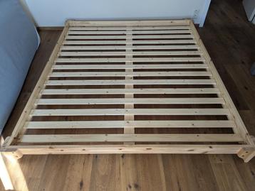 Lit japonais en bois massif (matelas en option)