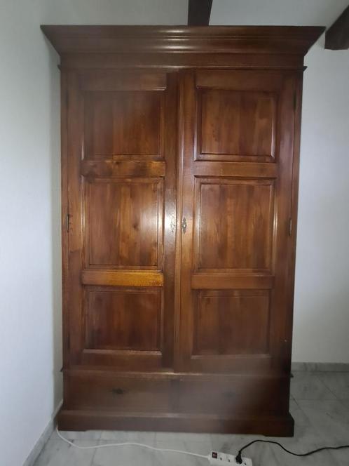 bois dur tropical, armoire spacieuse, Antiquités & Art, Antiquités | Meubles | Armoires, Enlèvement