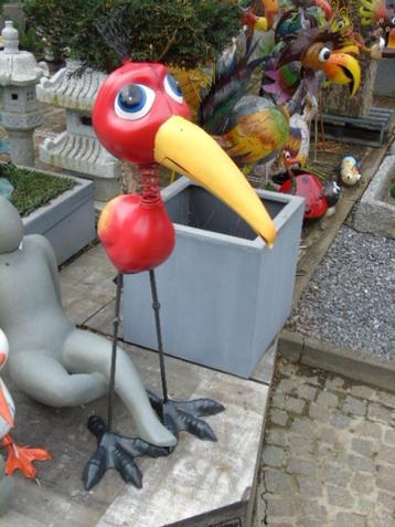smeedijzeren vogelbeeld met veerkop, gesoldeerd beschikbaar voor biedingen