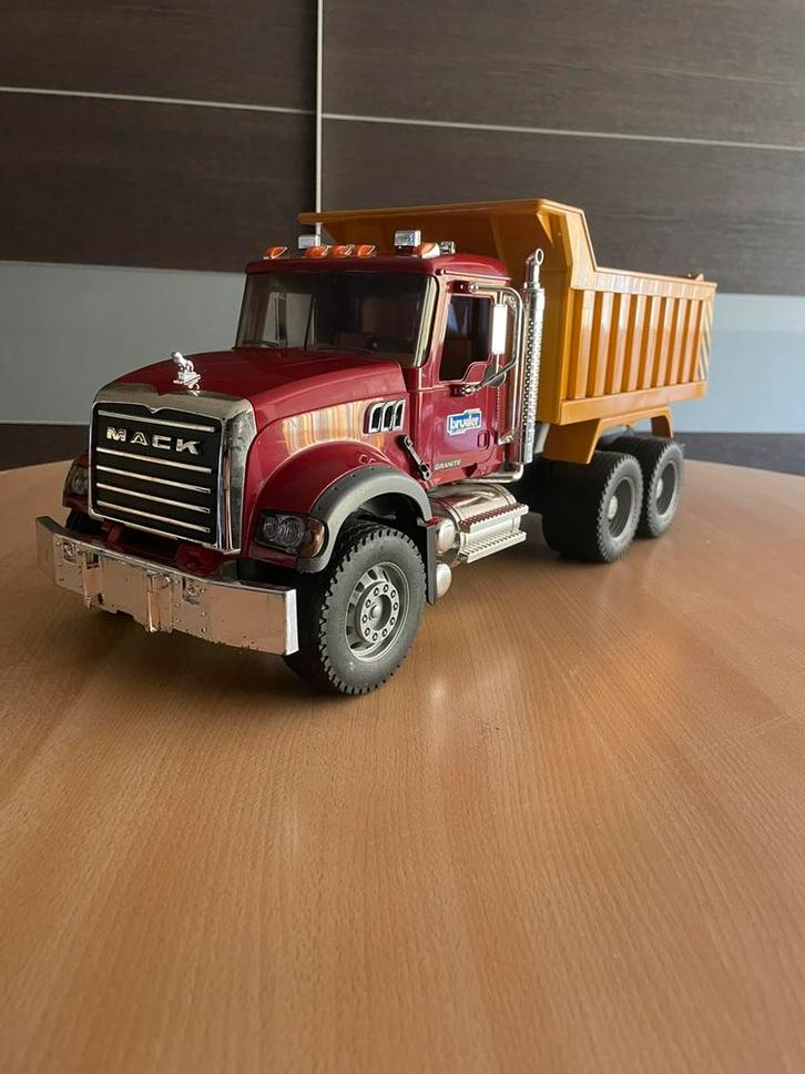 Bruder kiepvrachtwagen, Hobby en Vrije tijd, Modelbouw | Radiografisch | Overige, Zo goed als nieuw, Ophalen