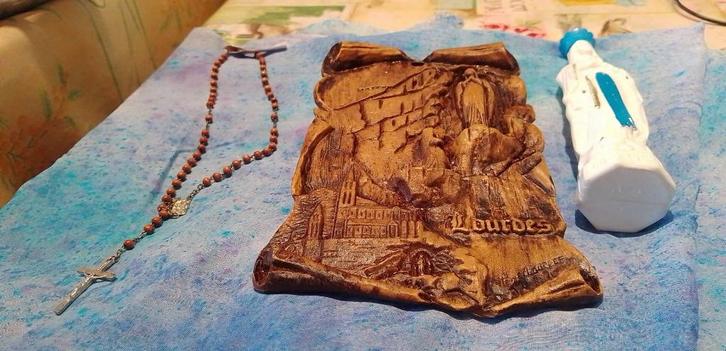 Chapelet avec cadre en forme de statue de Lourdes Mary, Collections, Religion, Comme neuf, Christianisme | Catholique, Image, Enlèvement ou Envoi