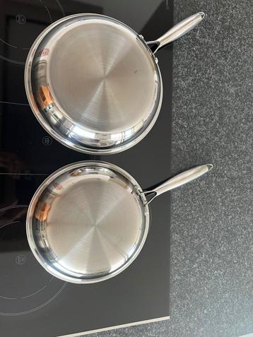 2 nieuwe braadpannen , 26 en 30 cm diameter. beschikbaar voor biedingen