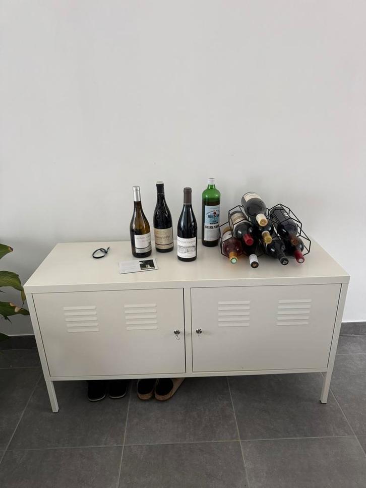 IKEA PS Kast – wit metalen design – 119 × 40 × 63 cm, Huis en Inrichting, Kasten | Dressoirs, Zo goed als nieuw, Ophalen