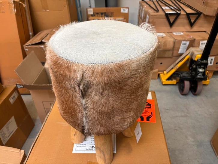 Nieuw krukje bekleed met geitenhuid HSM collectie, Huis en Inrichting, Krukjes, Nieuw, Hout, Ophalen of Verzenden