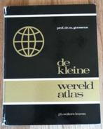 DE KLEINE WERELD ATLAS  – prof. dr. M. GOOSSENS, Gelezen, Wereld, Ophalen of Verzenden, M. GOOSSENS