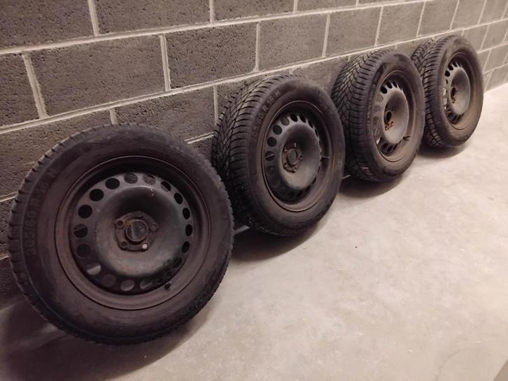 Jantes Opel + pneus hivers peu de kilomètres, Auto-onderdelen, Banden en Velgen, Band(en), Winterbanden, 16 inch, 205 mm, Personenwagen