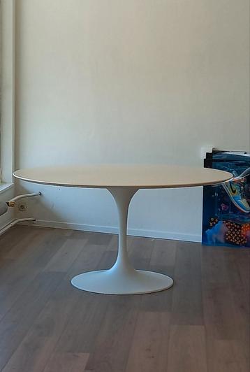 Ronde tulipe tafels 80 tot 180 Eero Saarinen. Tulipe stoelen beschikbaar voor biedingen