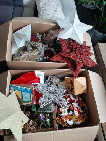 2 grote dozen met kerstartikelen 60 x 40 cm beschikbaar voor biedingen