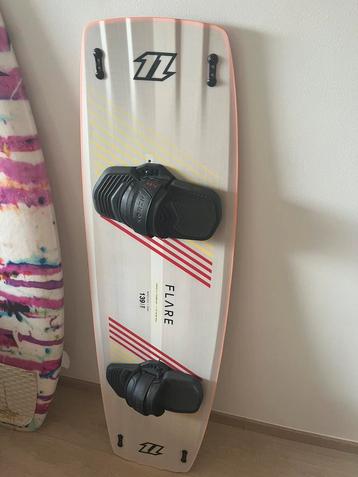 North flare kiteboard met bindingen, nieuw!, Double astuce, Enlèvement, Neuf, Planche de kite