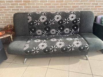 Gratis 2-zit zetel/slaapzetel met bloemenmotief beschikbaar voor biedingen