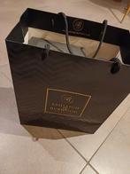 Nouvelle lampe à parfum, Enlèvement